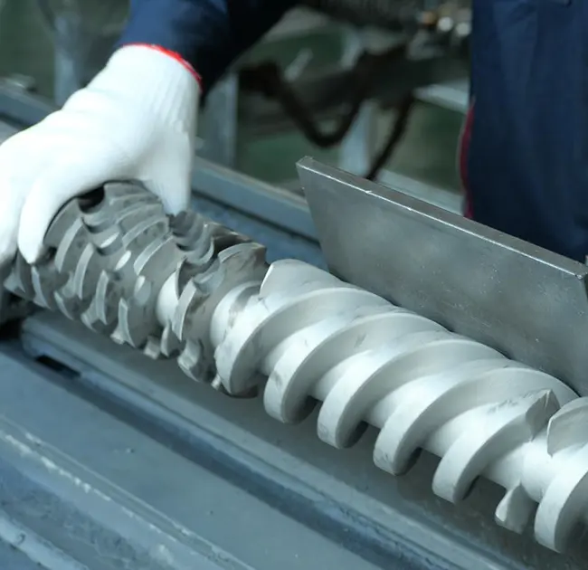 Poukisa liy nwa yo parèt repete nan extruder la? Atik sa a anseye ou kijan pou detèmine byen vit si li se koze pa yon pwoblèm ak barik la oswa vis.